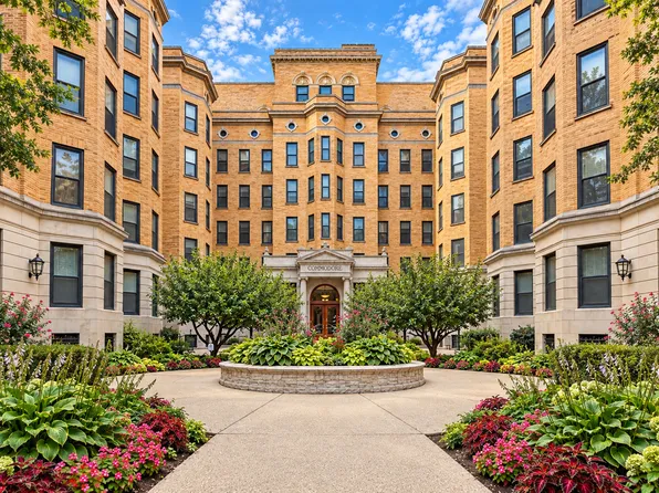 550 W Surf St APT 117, Chicago, IL 60657