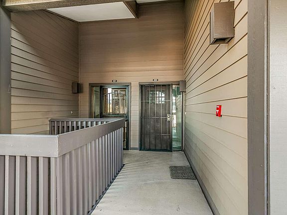 3rd image of 115 Rogue River Hwy APT 302