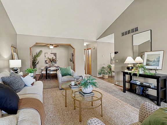 5th image of 8725 E Parkmont Dr