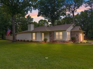 101 Rolling Oaks Dr, Maumelle, AR 72113