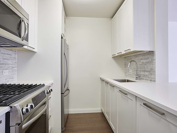 3rd image of 200 E 94th St APT 1116