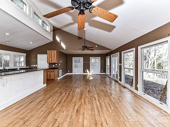 4th image of 8163 Hope Dr