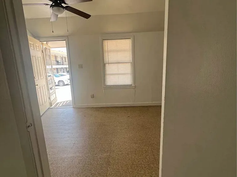 718 W Avenue C — Photo 6