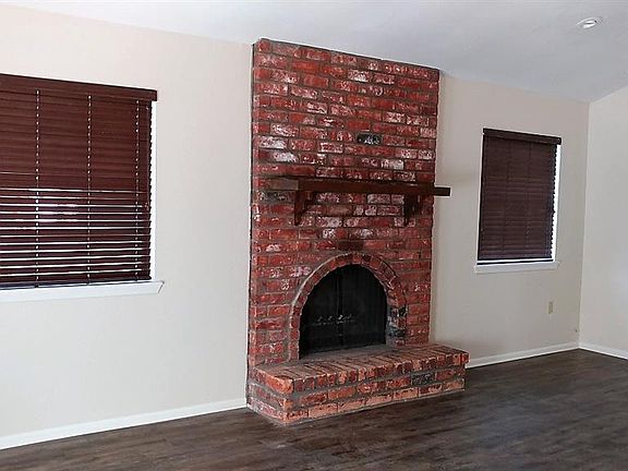 4th image of 204 Hilltop Dr
