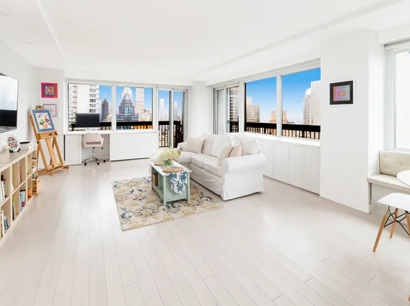 300 East 59th Street 3505 image 1 of 15