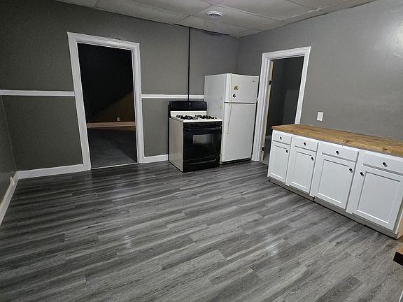 5th image of 76 Hirschbeck St #2