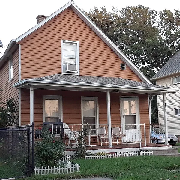 3753 W 13th St photo 1