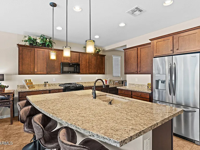 3913 Gold Ridge Rd — Photo 2