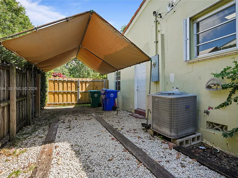 2460 SW 24th St — Photo 39
