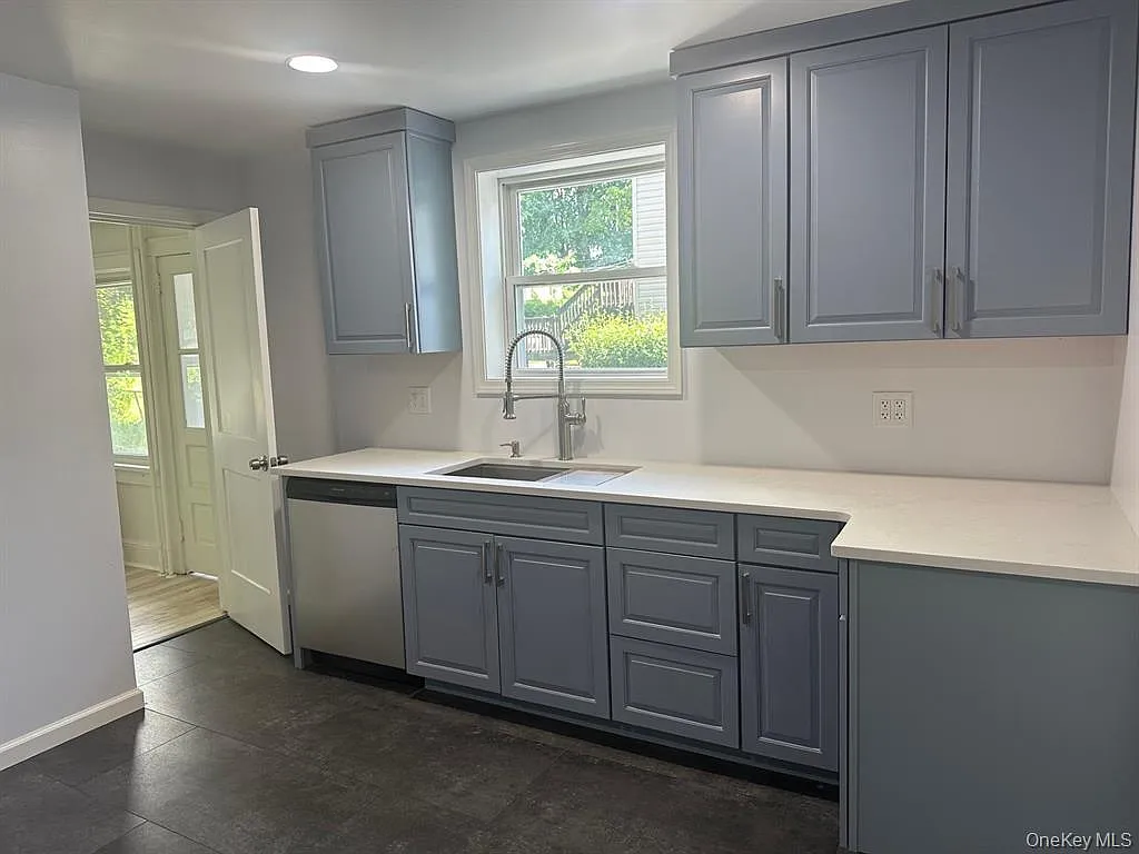 2 bed, 1.0 bath, 1752 sqft, $2,300 — Photo 3