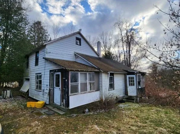 57 Chestnut St, Windsor, NY 13865