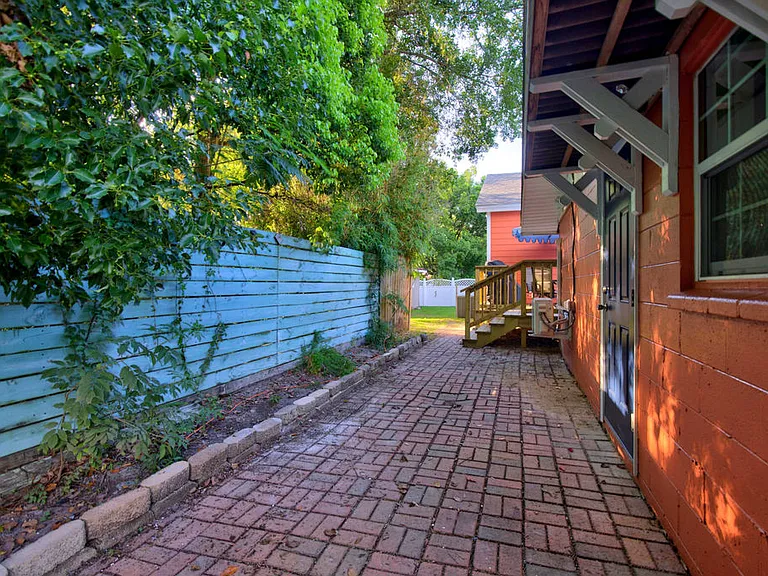 1705 Oleander Dr — Photo 16