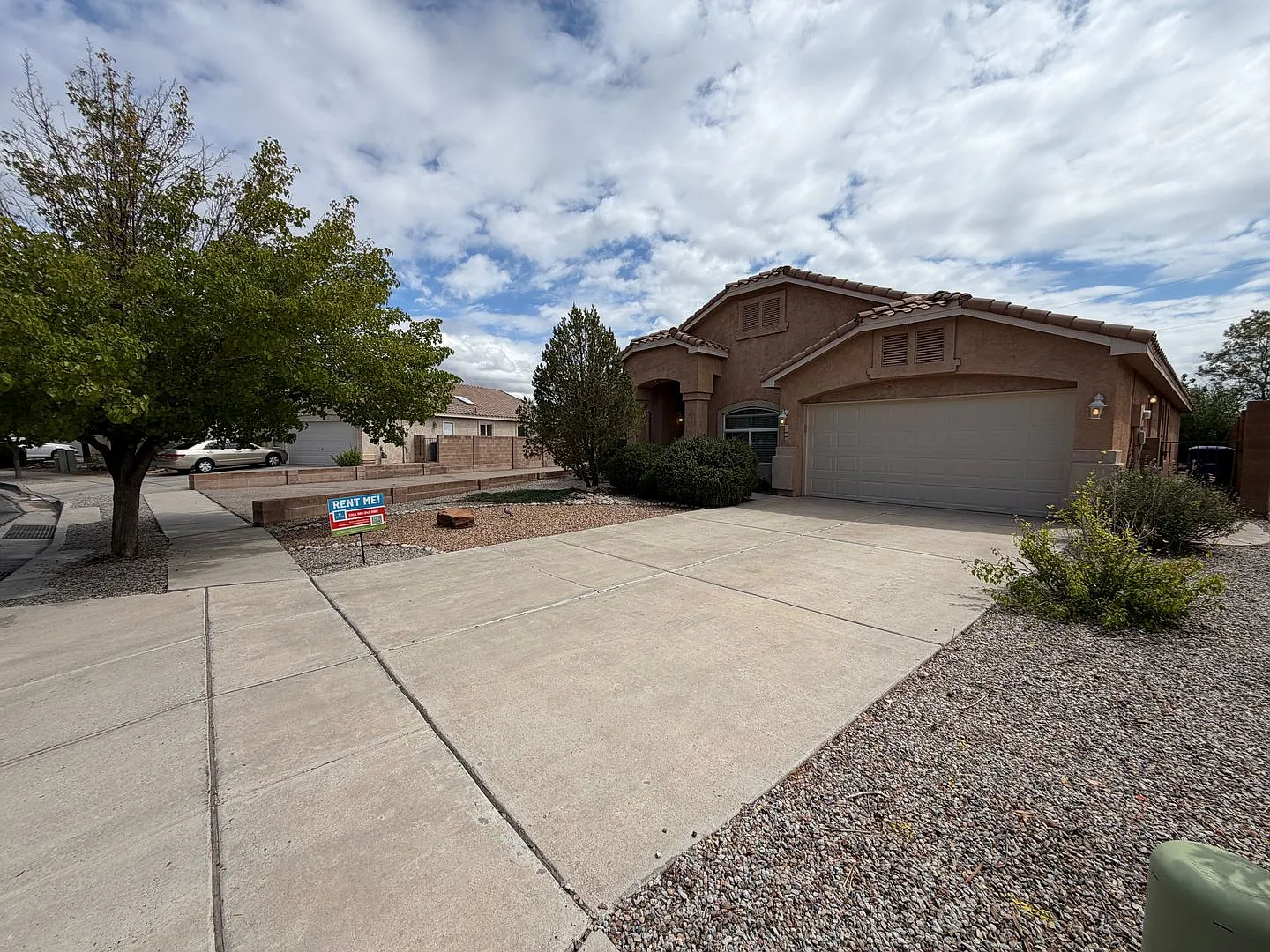 3 Bedroom Single Story Home Available Near Dellyne Ave NW & Unser Blvd NW! — Photo 2