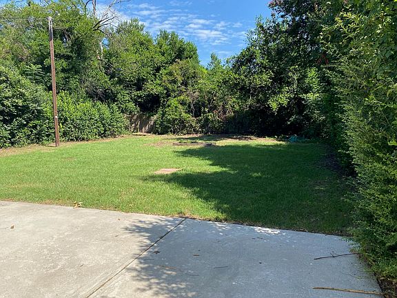 3rd image of 1002 Skyview Dr