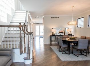 1738 W Fletcher St, Chicago, IL 60657