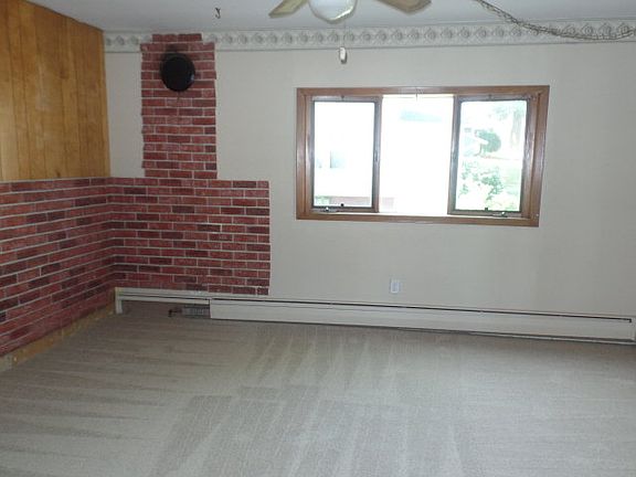 3rd image of 70 Willow St