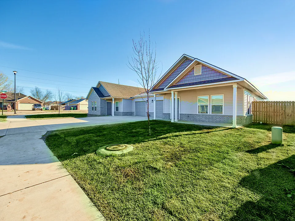 812 Valley Oaks Ln #P