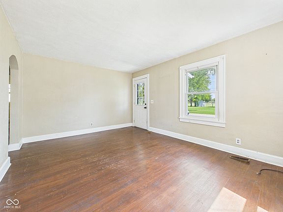 4th image of 915 Woodlawn Dr