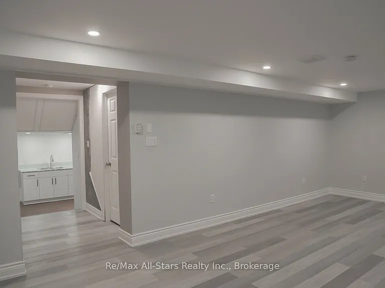 1 Crescent Ct #LOWER — Photo 15