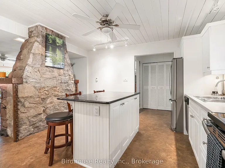 99 Riverside Dr — Photo 25