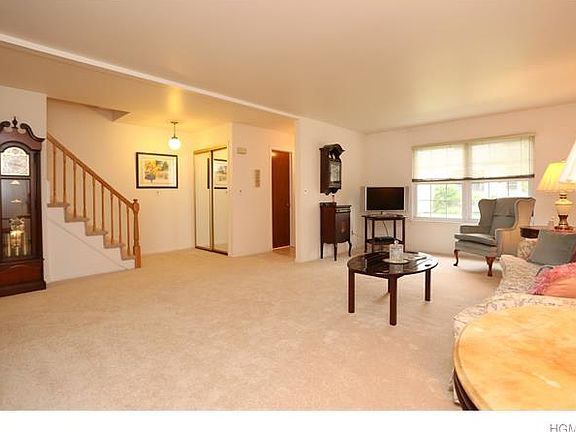 5th image of 152 Somerset Dr