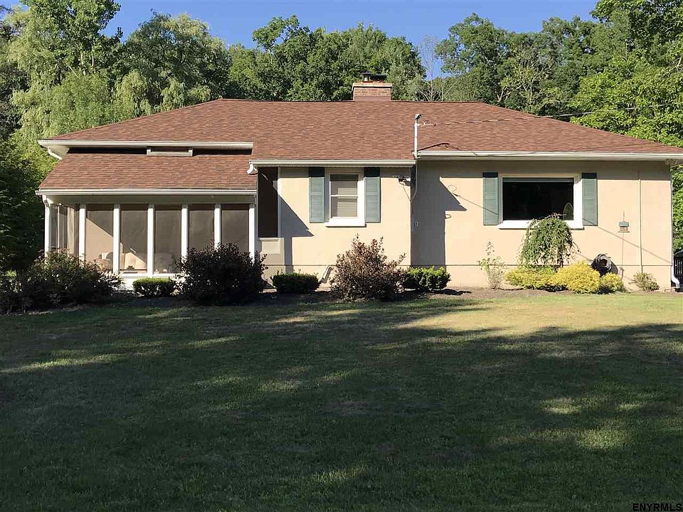 1st image of 15 Meadow Ln