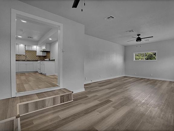 4th image of 1301 N Crain St