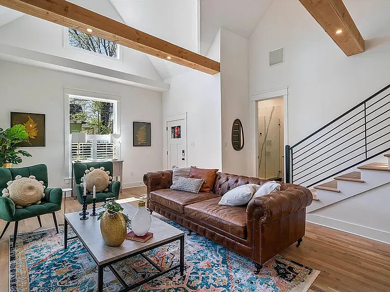 2228 Oliver Ave — Photo 3