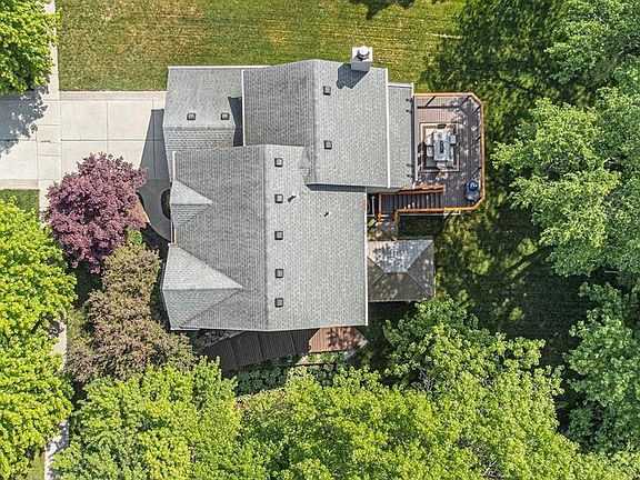 5th image of 4904 Greenview Dr