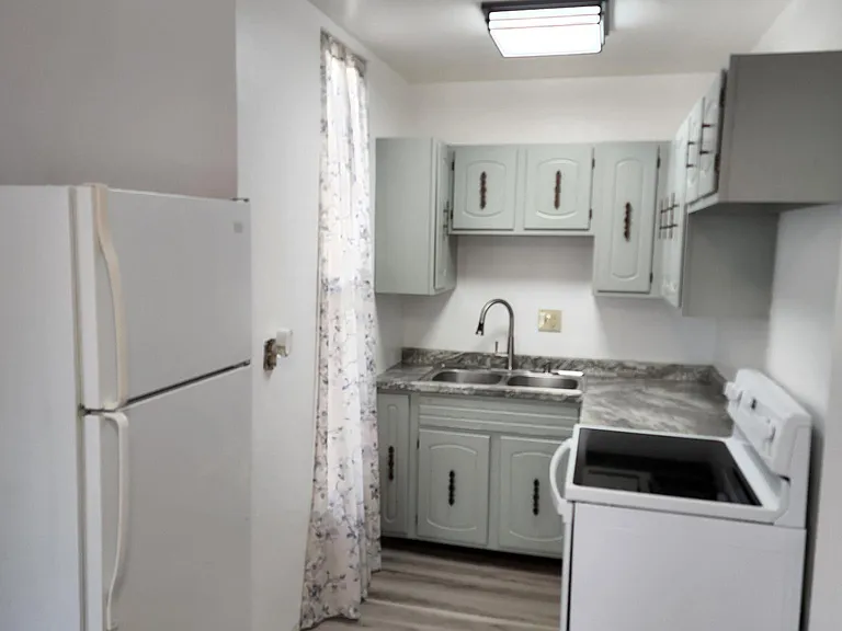 609 W 9th St #2 — Photo 1