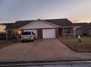 2890 Dawn Ct, Siloam Springs, AR 72761
