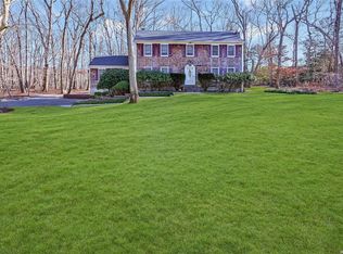 54 S View Ct, Wading River, NY 11792