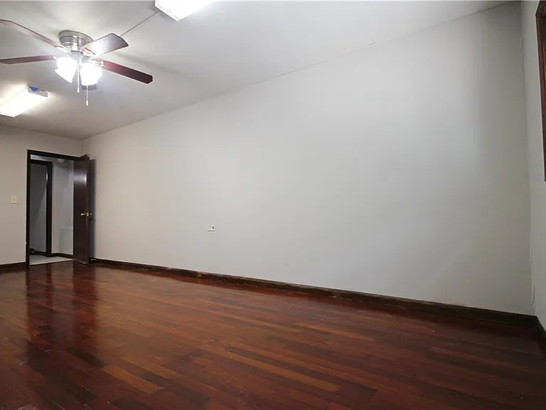 3310 Chastain Xing — Photo 36