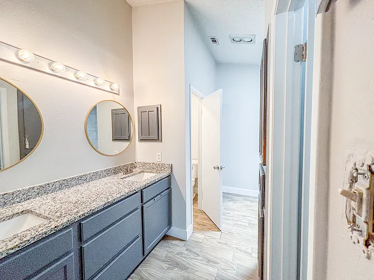 8634 Westgrove Dr — Photo 28