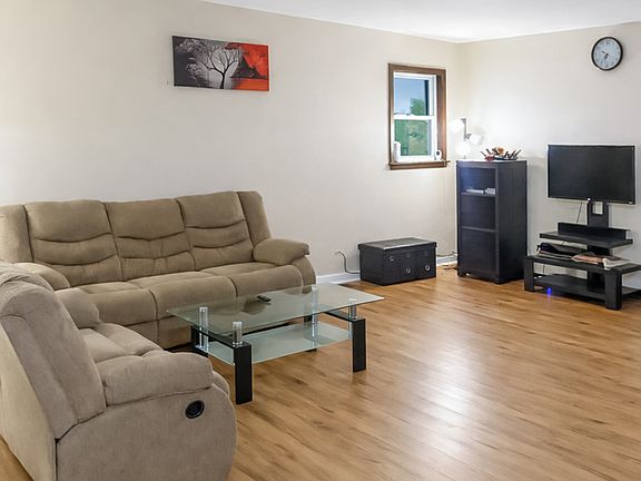 4th image of 702 S May St