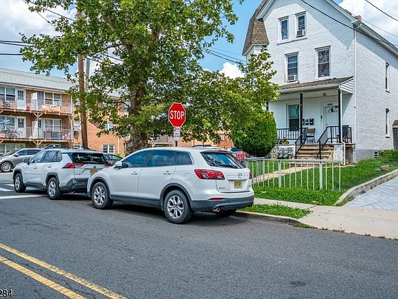 2nd image of 400 Maple Ave