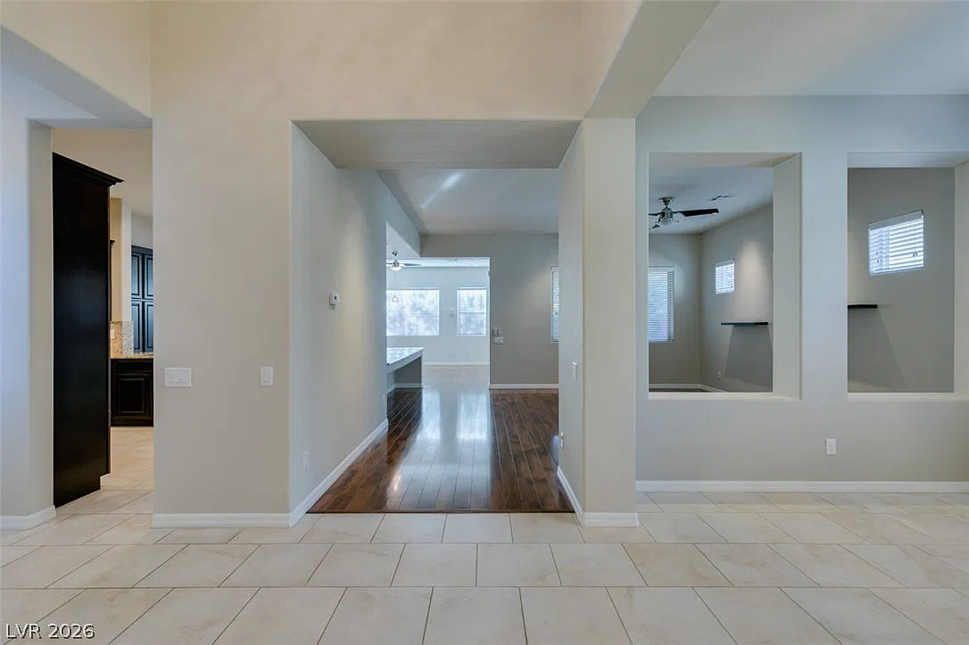 4 bed, 3.0 bath, 2835 sqft, $3,120 — Photo 4