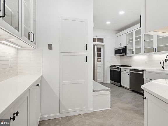 4th image of 3953 Cloverhill Rd