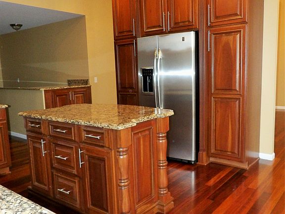 4th image of 51129 Woodside Dr