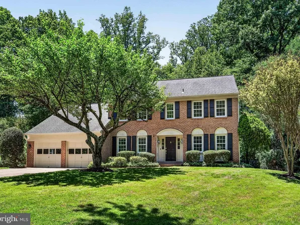 1808 Batten Hollow Rd, Vienna, VA 22182