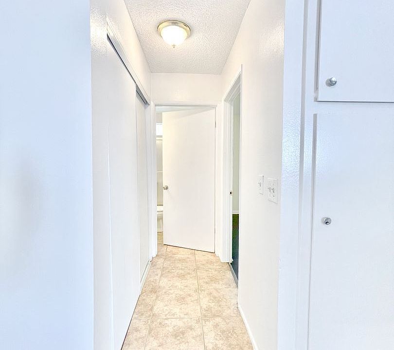 1st image of 617 N Saint Andrews Pl #10269311