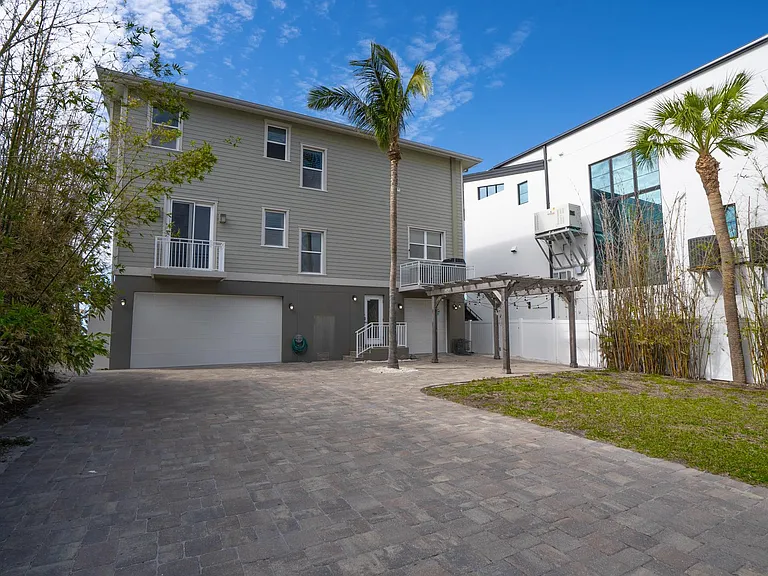 1205 Gulf Way St — Photo 44