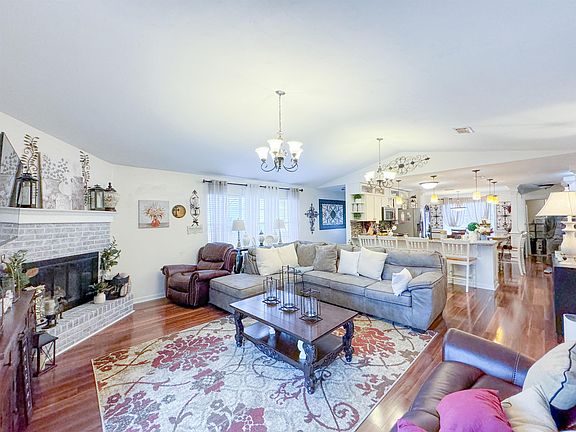 3rd image of 4504 Eltham Park