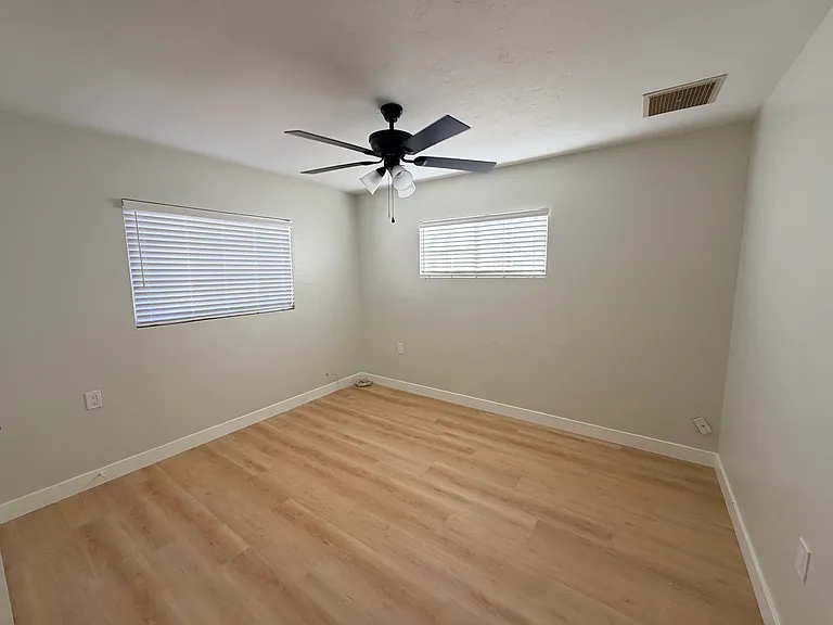 735 W Coolidge St #F — Photo 7
