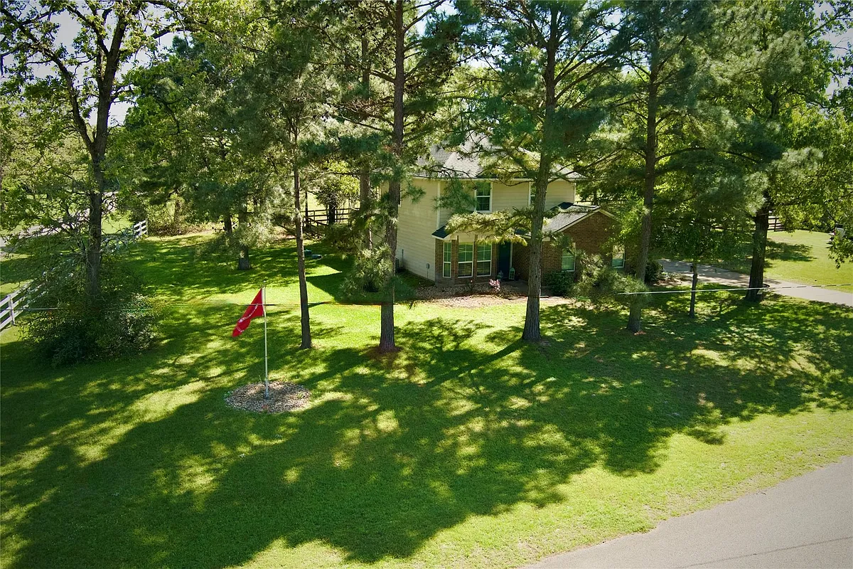 Building Photo - 25401 Hunting Trl