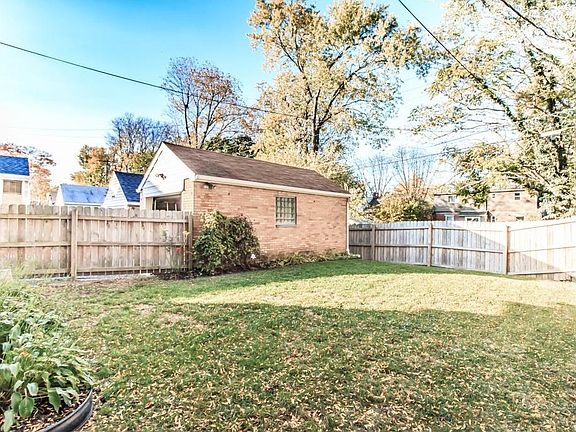 3rd image of 445 Cushing Ave