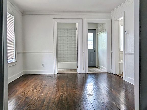 Dining room.