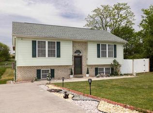 1861 Shenstone Dr, Harrisonburg, VA 22802