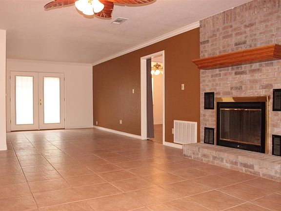 3rd image of 100 Sunset Cir