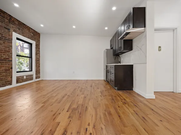 128 Montague Street image 4 of 9